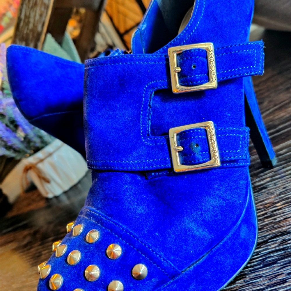Electric blue pumps